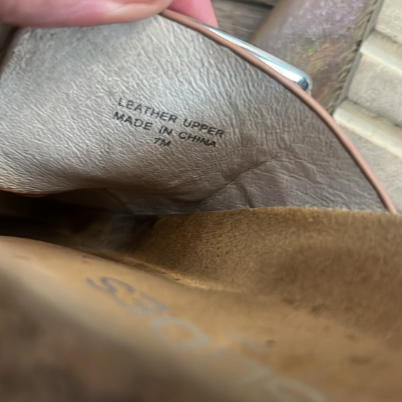 J/SLIDES
Leighton rose gold Leather Slides size 7 - Picture 5 of 7